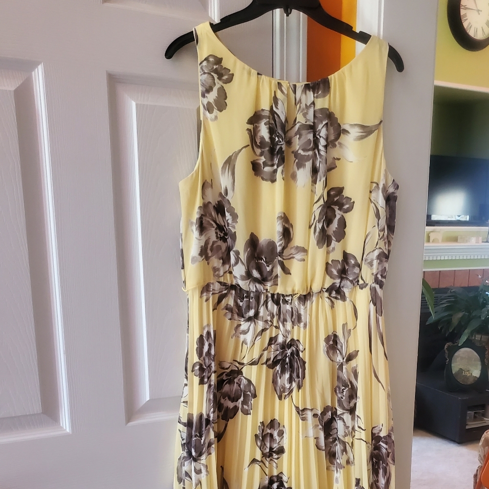 Beautiful dress size 16